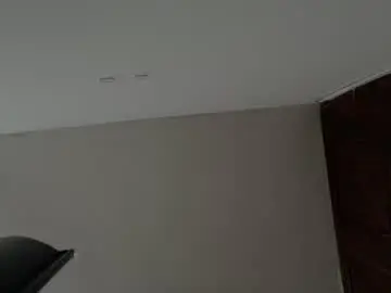 Andreasweet2  live sex cam