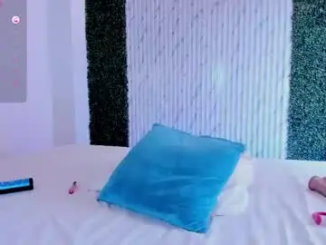 Carolinemiller1  live sex cam