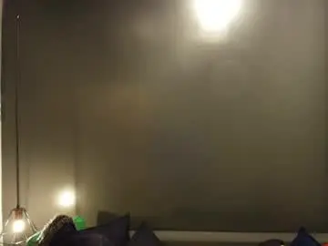Cristalmillf  live sex cam