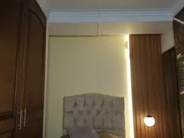 Cristalmillf  live sex cam