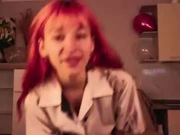 Feralmacaron  live sex cam
