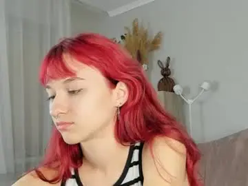 Feralmacaron  live sex cam