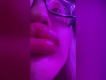Finadomgoaldigger  live sex cam