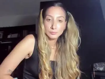 Danikrosse  live sex cam