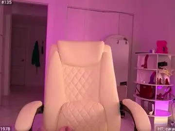 Ohbabykelly  live sex cam