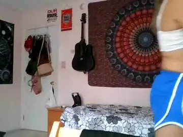 Naughtynadia52  live sex cam