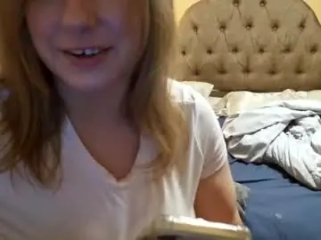 Tinywithtiddies  live sex cam