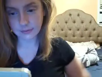 Tinywithtiddies  live sex cam