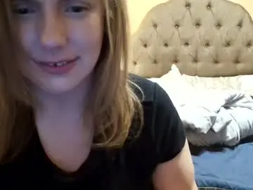 Tinywithtiddies  live sex cam