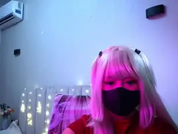Cutiebee01  live sex cam