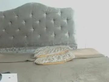 Lunakisscs  live sex cam