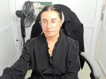 Lucyycharm  live sex cam