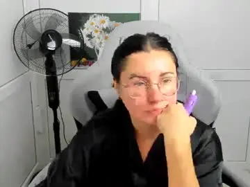 Lucyycharm  live sex cam
