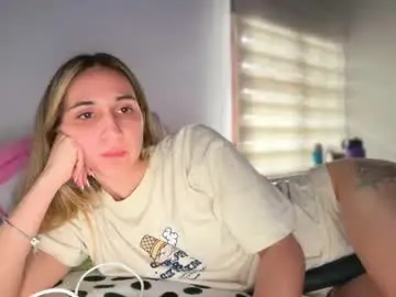 Pinkilola  live sex cam