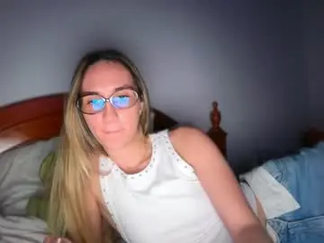 Pinkilola  live sex cam