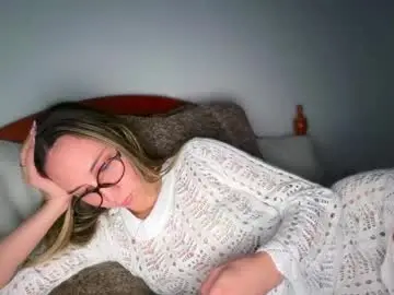 Pinkilola  live sex cam