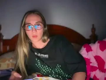 Pinkilola  live sex cam