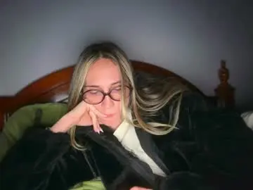 Pinkilola  live sex cam