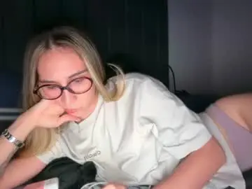 Pinkilola  live sex cam