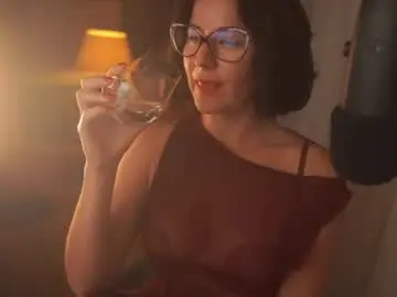 Doloresdivine  live sex cam