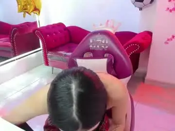 Emiily_andrews  live sex cam