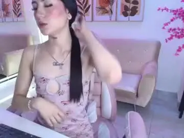Emiily_andrews  live sex cam