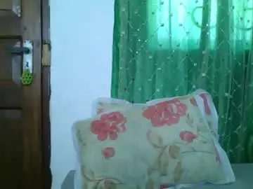 Petitesweetchiq  live sex cam