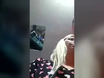 Breezybabi98  live sex cam