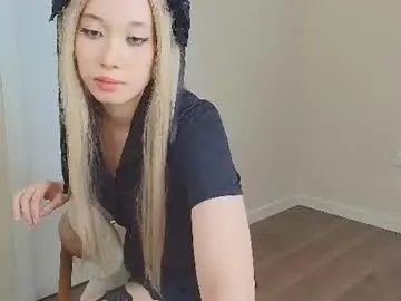 Aya_glow  live sex cam