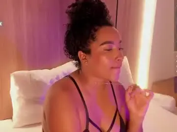 Cloe_25  live sex cam