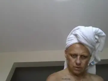 Hisbadhabit40  live sex cam