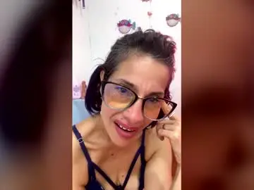 Mommy_melania  live sex cam
