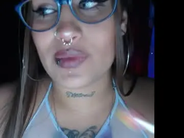 Brittanycurvy69  live sex cam