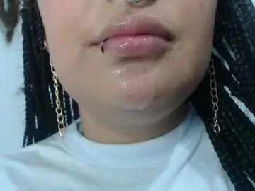 Brittanycurvy69  live sex cam