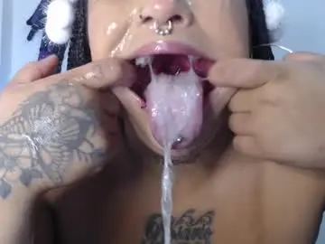 Brittanycurvy69  live sex cam