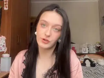 Estaluckie  live sex cam