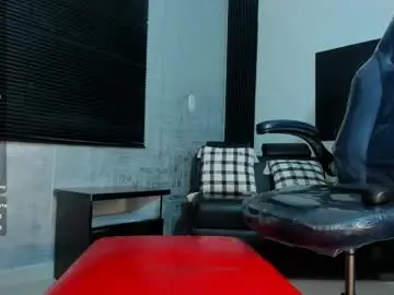 Lucia_oregon  live sex cam