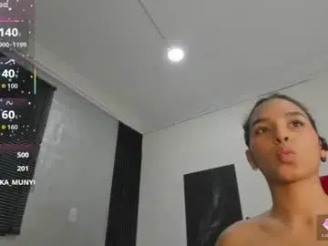 Lucia_oregon  live sex cam