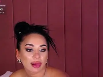 Madyluxx  live sex cam