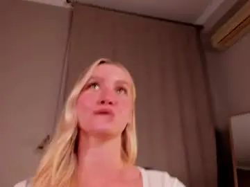 Meganhenns  live sex cam