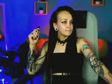 Harleyquiver  live sex cam