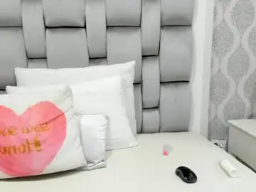 Maia_ross__  live sex cam