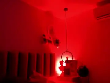 Tinacurly  live sex cam