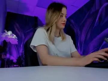 Vireliamoonfall  live sex cam