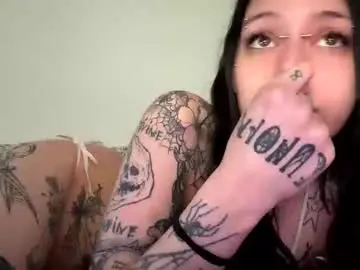 Lookingforlona  live sex cam