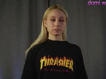 Rosychiiks  live sex cam