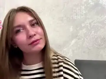 Shakeitgirll  live sex cam