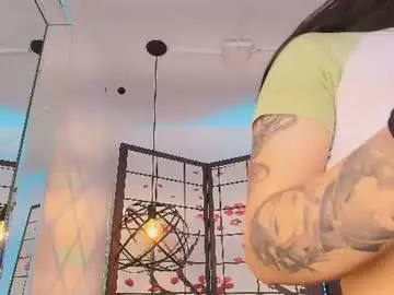 Gia_26  live sex cam