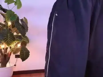 Gia_26  live sex cam