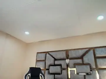 Kristtal_key  live sex cam